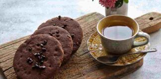 I biscotti al cioccolato li preparo senza uova, burro e latte, leggeri e buoni allo stesso tempo