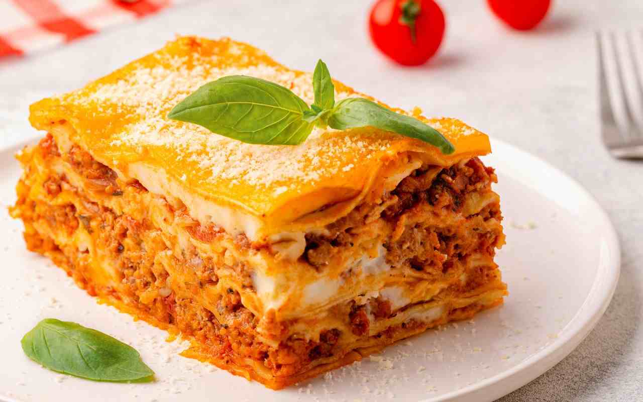 A carnevale a Napoli c'è la tradizione di fare la lasagna: ti faccio vedere la ricetta originale come la faceva mia nonna, inizia dal ragù!