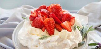 Meringa e fragoline ricetta - RicettaSprint