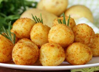 Non comprerai più le palline di patate surgelate dopo aver assaggiato queste, sono anche filanti!