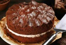 Non farcisco solo con la panna questa torta al cioccolato, ma aggiungo un ingrediente che hai in dispensa, se la spazzolano in un secondo