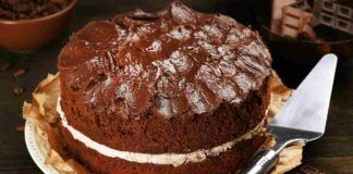 Non farcisco solo con la panna questa torta al cioccolato, ma aggiungo un ingrediente che hai in dispensa, se la spazzolano in un secondo