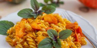 Mio marito l'ha detto: "oggi ti sei superata" questo piatto di pasta con peperoni e zucca, mi è venuta anche meglio del ristorante dove li ho provati
