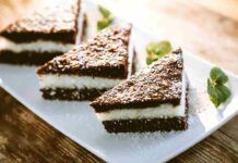 Per un dopo cena unico e irresistibile prepara i tramezzini al cioccolato ripieni di cocco, la combo perfetta per conquistare tutti