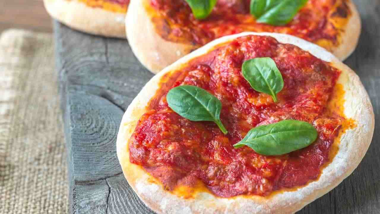 Pizzette del panificio rosse - RicettaSprint