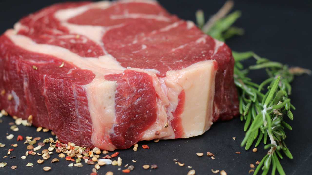 Possiamo mangiare la carne se diventa nera - RicettaSprint