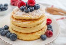 Questi pancake li faccio colazione, non avanzano mai sono super leggeri solo 90 Kcal, ai più piccoli piacciono un sacco Questi pancake li faccio colazione, non avanzano mai sono super leggeri solo 90 Kcal, ai più piccoli piacciono