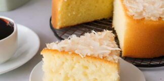 Faccio una torta al cocco leggerissima, la merenda perfetta per tutta la famiglia solo 140 kcal a fetta,