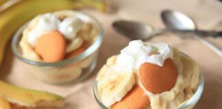 Così buona che a casa mia devo fare la doppia dose quando preparo questa crema: uso i miei biscotti preferiti e delle banane e faccio dei dolci buonissimi
