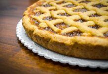 Questa crostata friabilissima la preparo senza burro e senza zucchero solo 180 kcal