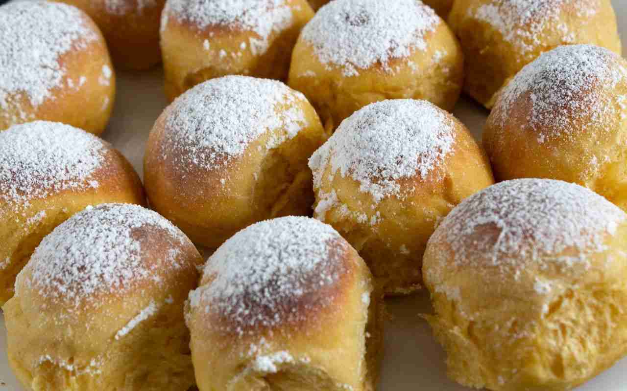 Faccio dei muffin a carnevale che sebrano graffette, vengono così buoni che mi tocca rifarli tutti gli anni