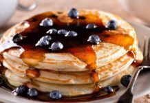 Ho fatto i pancake come sempre leggeri e velocissimi, li mangia anche mio marito con il colesterolo, non metto le uova! Buoni leggeri e come sempre velocissimi: i pancake senza uova, sono l'alternativa perfetta che riesce a mettere tutti d'accordo!