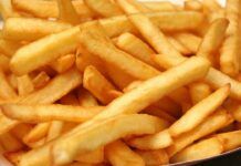 Patate fritte croccantissime come quelle del fast food, ti serve l'ingrediente magico!