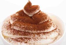 Faccio un dolce alla panna in 10 minuti: il tempo di metterlo in tavola e se lo ingoiano tutti in un secondo semifreddo panna