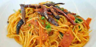 Cosa preparo per San Valentino? Non c'è dubbio, i miei spaghetti ai peperoni piccanti, un piatto seducente e veloce che accende la serata!