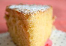 Con la ricotta e un po' di burro realizzo la torta del mattino, nessuno esce di casa senza fare la colazione