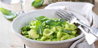 Avevo pochi piselli in freezer ci ho condito le orecchiette, ma ho aggiunto un semplice ingrediente e ho preso tutti per la gola