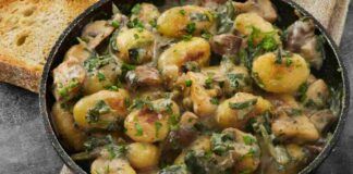 Avevo pochi spinaci in frigo, li aggiunti ai funghi e ho servito degli gnocchi strepitosi, mi è basato poco e ho salvato il pranzo