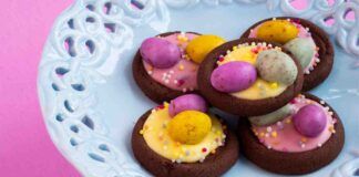 Biscotti al cacao di Pasqua fatti in casa, il miglior regalo che puoi fare alle tue amiche