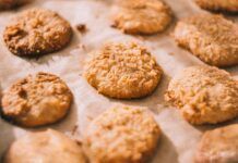 Biscottini deliziosi all’arancia, morbidi e irresistibili, sono uno tira l’altro