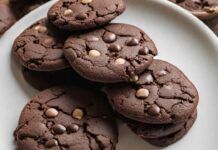 Biscotti al cioccolato croccantissimi a prova di inzuppo, sono così buoni che non faccio in tempo a riempire il barattolo Biscottini croccantissimi per la colazione - RicettaSprint