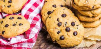 Biscotti con gocce di cioccolato, ricetta facile facile - RicettaSprint