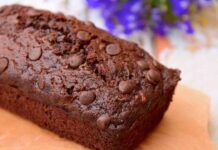 Ero annoiata dal solito plumcake al cacao, ho aggiunto queste al cioccolato, me lo sono divorato in un attimo Che noia il solito plumcake al cacao aggiungi le gocce di cioccolato, delizioso e godurioso una fetta tira l'altra