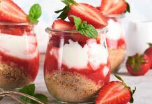 Stasera cheesecake al bicchiere per tutti, approfitto delle prime fragole di stagione - RicettaSprint