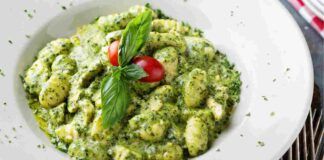 Con della rucola faccio il pesto speciale e ci condisco gli gnocchi, litigano a chi deve fare la scarpetta dal tegame