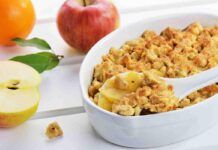 Con un po’ di fantasia e le mele rimaste dal mercato ho creato un crumble da leccarsi i baffi: una bontà irresistibile che ha reso la mia giornata più dolce