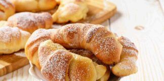 Non faccio più colazione al bar perché i cornetti che faccio non li batte nessuno: li congelo pure farciti e sembrano appena fatti quando li riscaldo, ti svelo il segreto!