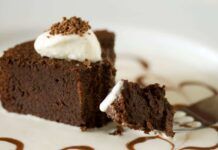 Ho fatto un semifreddo light al caffè e cioccolato fondente per il dopo cena, primo esperimento, ma lo ripeto a pasqua, fantastico!