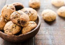 Farina di ceci e gocce di cioccolato ti servono e prepari dei biscotti sofficissimi buoni anche da inzuppo, perfetti a colazione! Farina di ceci e gocce di cioccolato ti servono e prepari dei biscotti sofficissimi buoni anche da inzuppo, perfetti a colazione!