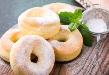 Le ciambelle le faccio allo yogurt e al forno, le mangiano tutti anche chi non vuole prendere peso Le ciambelle le faccio allo yogurt e al forno, le mangiano tutti anche chi non vuole prendere peso