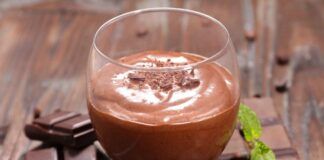 Non c'è nessuno che si sia riuscito a fermare di fronte alla mia mousse di zabaione al cioccolato: ha quel qualcosa in più che la rende irresistibile!