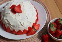 Prendi due fette di colomba e della panna ti faccio preparare un dessert speciale, altro che tiramisù, con questo fai il botto