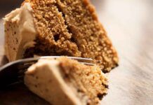 Una fetta di questa torta ti rimette al mondo, ancor meglio del caffè appena svegli - RicettaSprint