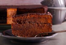Torta al cioccolato per merenda, ma con un ripieno facile facile - RicettaSprint