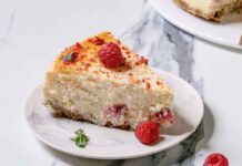 Pochi euro e senza cottura, di questa torta parlano tutti: la faccio ogni volta con la frutta che devo consumare, evito gli sprechi e soddisfo tutti!