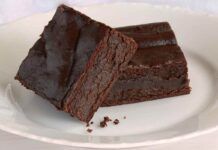 Torta proteica al cioccolato: per farla non servono i soliti ingredienti, io da quando la mangio tutti i giorni sto perdendo un chilo dopo l'altro