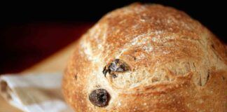 Da quando aggiungo le olive all'impasto del pane faccio sempre centro, la ricetta del mio fornaio è speciale