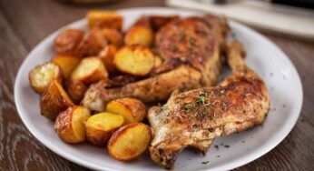 Finalmente ho capito il trucco per preparare il pollo al forno con le patate come quello delle rosticcerie