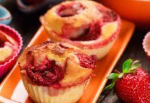 Avevo poche fragole che stavano andando a male e ho fatto i muffin per la colazione neanche uno ne è rimasto