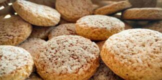 Biscotti albumi e mandorle, il segreto dei miei chili: li mangio ogni giorno per colazione o spuntino e non temo più la prova bilancia!