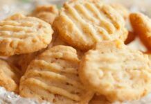 Con 2 soli ingredienti faccio dei biscotti da urlo, cotti e mangiati subito Con 2 soli ingredienti faccio dei biscotti da urlo, cotti e mangiati subito- RicettaSprint