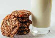 Biscotti dietetici senza farina, superano facile facile la prova di inzuppo nel latte - RicettaSprint