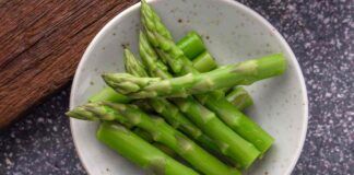 Attenzione agli asparagi freschi, se commetti questo errore rischi di doverli buttare via - RicettaSprint