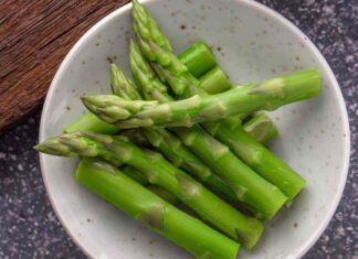 Attenzione agli asparagi freschi, se commetti questo errore rischi di doverli buttare via - RicettaSprint