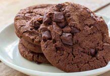 Cookies dark: solo 3 ingredienti, zero zuccheri, farine e burro, la friabile golosità che mi accompagna tutto il giorno, 35 kcal