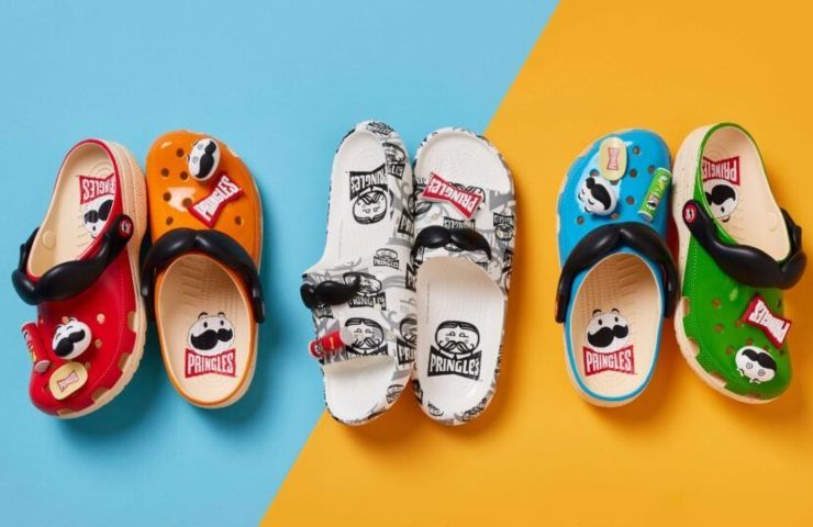 Pringles e Crocs svelano le nuove calzature griffate a tema patatine